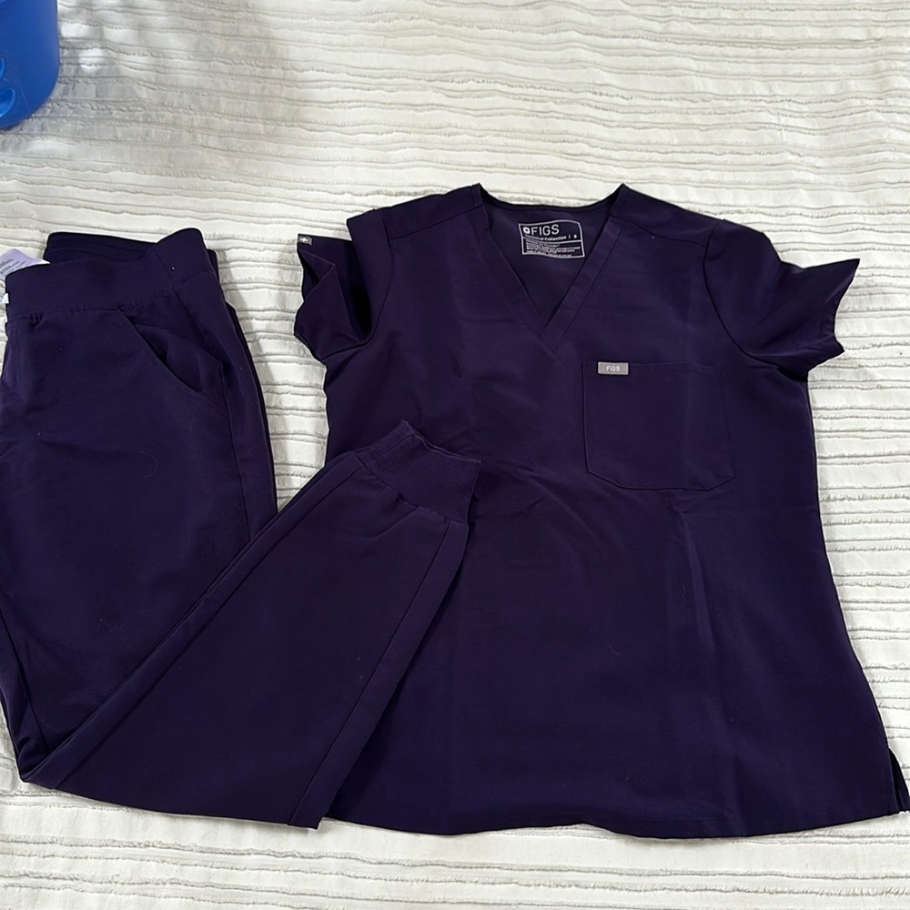FIGs scrub set